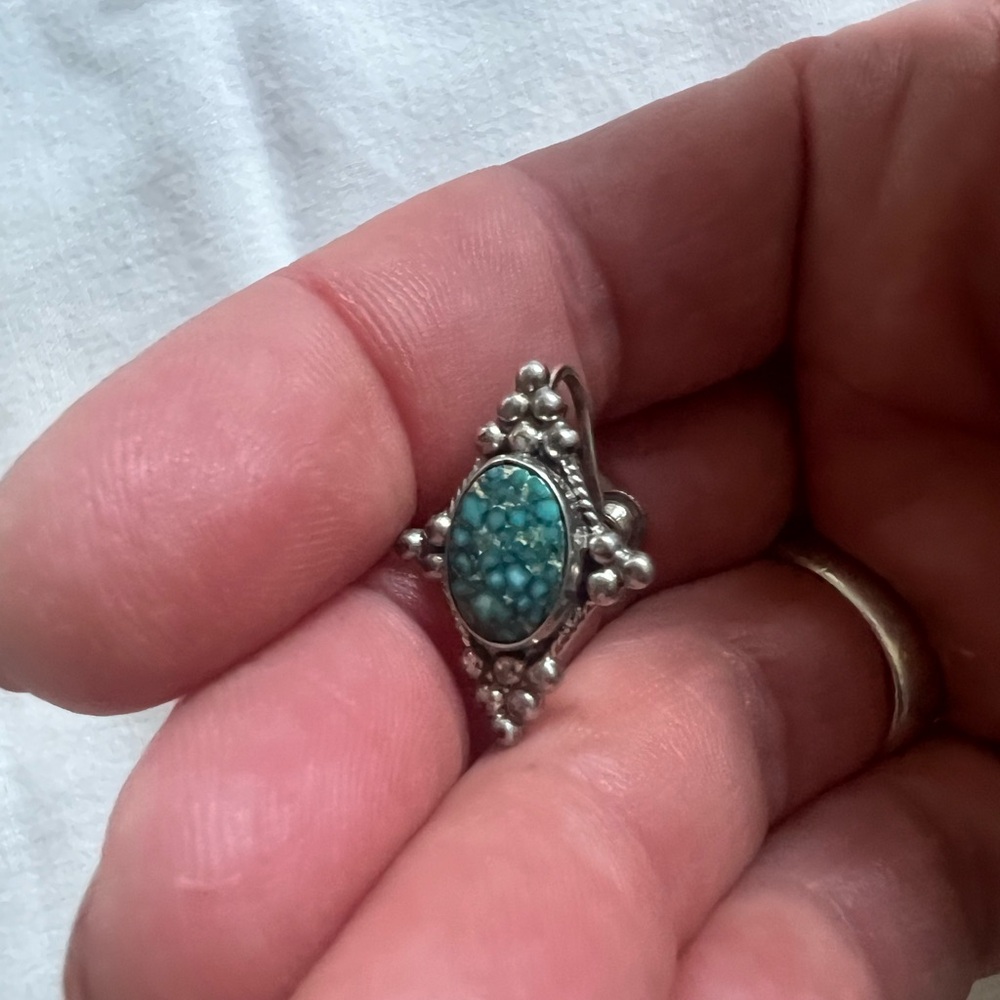 Elegant Vintage Sterling Silver and Turquoise Earrings - Picture 2 of 6